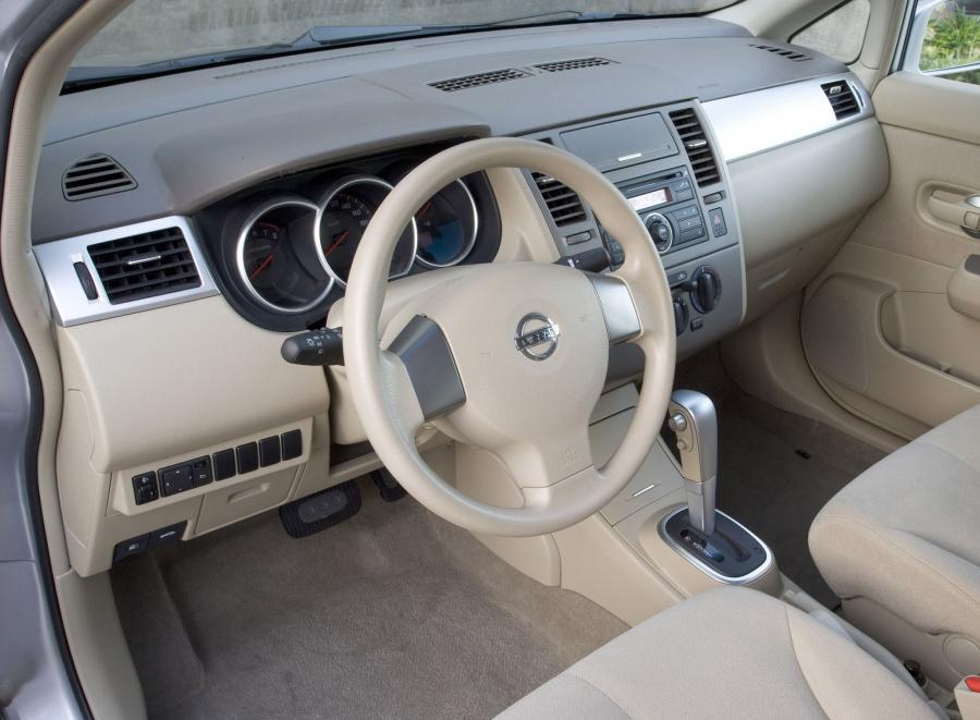  Nissan Versa Hatchback 2006 года  (фото 6 из 7)